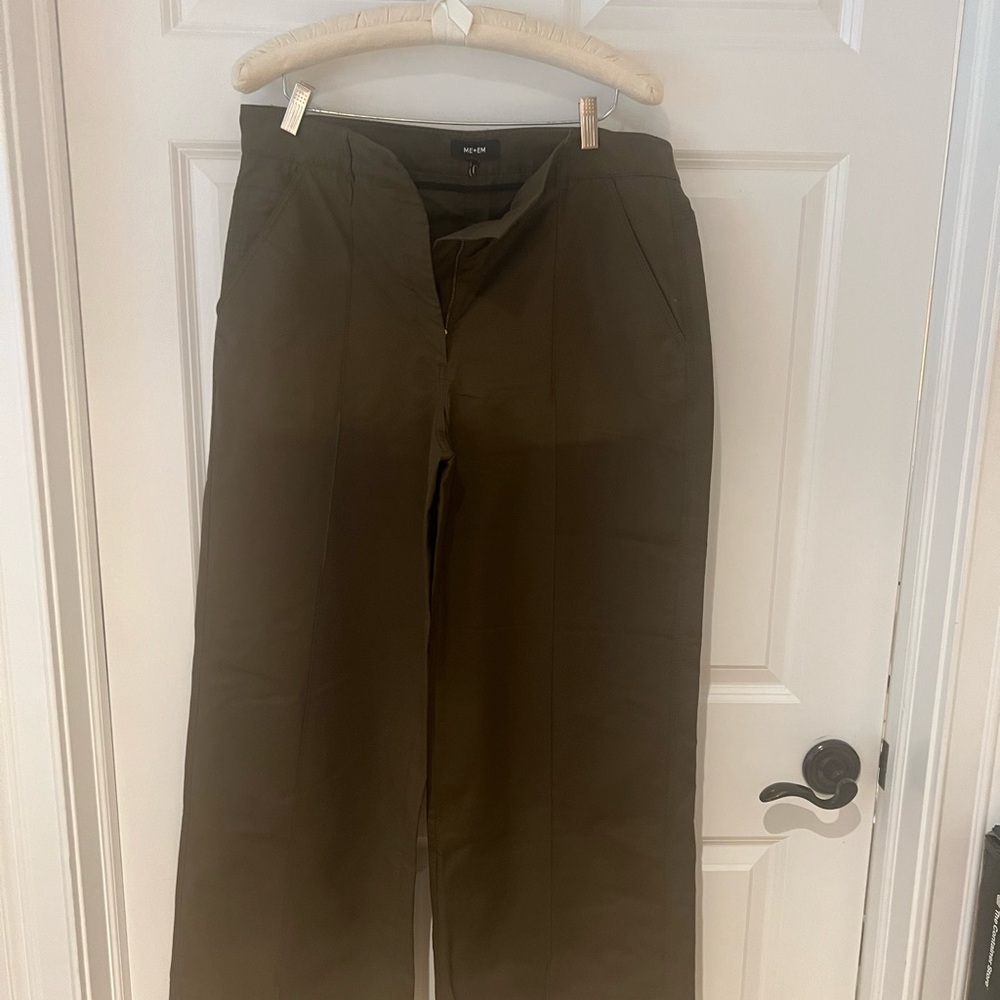 Modern Wide-Leg Pants in Olive
Me&Em brand